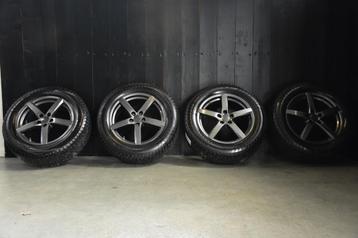Een winterset voor een Volvo XC40 met spikes. beschikbaar voor biedingen