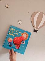 Wat zit er in je buik, mama? - Sam Lloyd, Boeken, Ophalen of Verzenden, Zo goed als nieuw, 2 tot 3 jaar, Uitklap-, Voel- of Ontdekboek