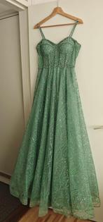 Prachtige groene feestjurk, 1 keer gedragen, Kleding | Dames, Jurken, Ophalen, Maat 42/44 (L), Gedragen, Onder de knie