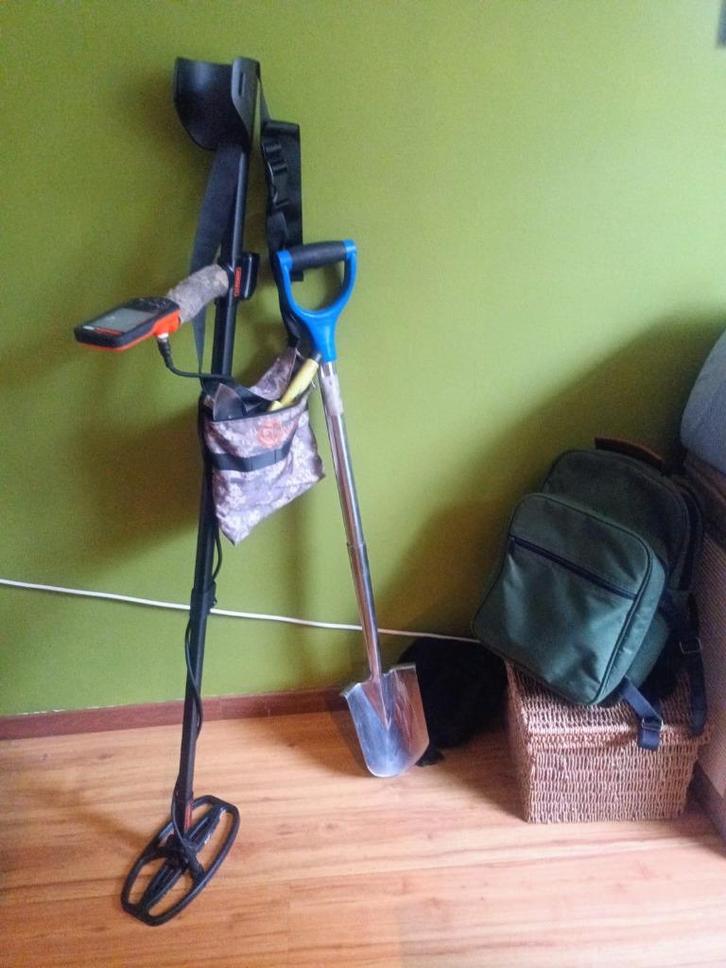 metaal detector Quest Q40, Hobby en Vrije tijd, Metaaldetectors, Gebruikt, 30 cm of minder, Overige merken, Discriminatie metaaldetectie