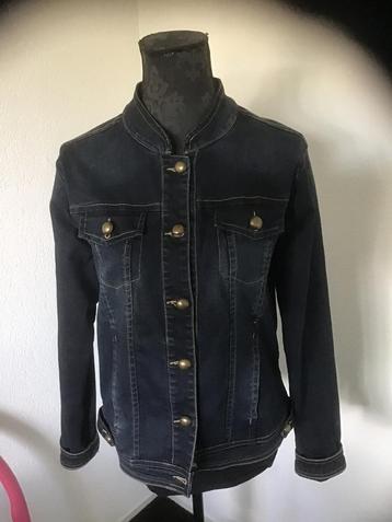 DONKERBLAUW STRETCH SPIJKERJASJE VAN TRAMONTANA 40/42 beschikbaar voor biedingen