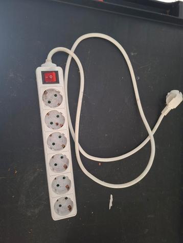 Stekkerdoos 2 meter beschikbaar voor biedingen