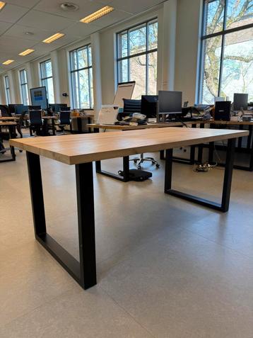 Eikhouten tafel / bureau met stalen u-poot beschikbaar voor biedingen