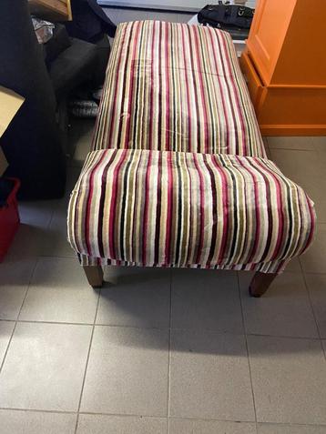 Antieke sofa beschikbaar voor biedingen