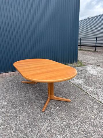 Vintage eettafel eiken blond uitschuifbaar deens rond ovaal beschikbaar voor biedingen