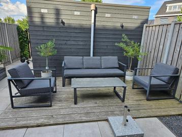 Vonge loungeset beschikbaar voor biedingen