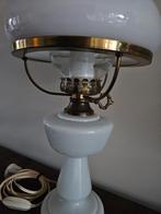 Opaline olielamp omgebouwd naar elctra, Huis en Inrichting, Lampen | Tafellampen, Ophalen, Gebruikt, Minder dan 50 cm