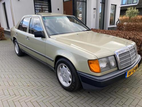 Mercedes-Benz 200-280 (W124) 230 E Automaat APK 30-10-25, Auto's, Oldtimers, Bedrijf, Te koop, ABS, Centrale vergrendeling, Lichtmetalen velgen