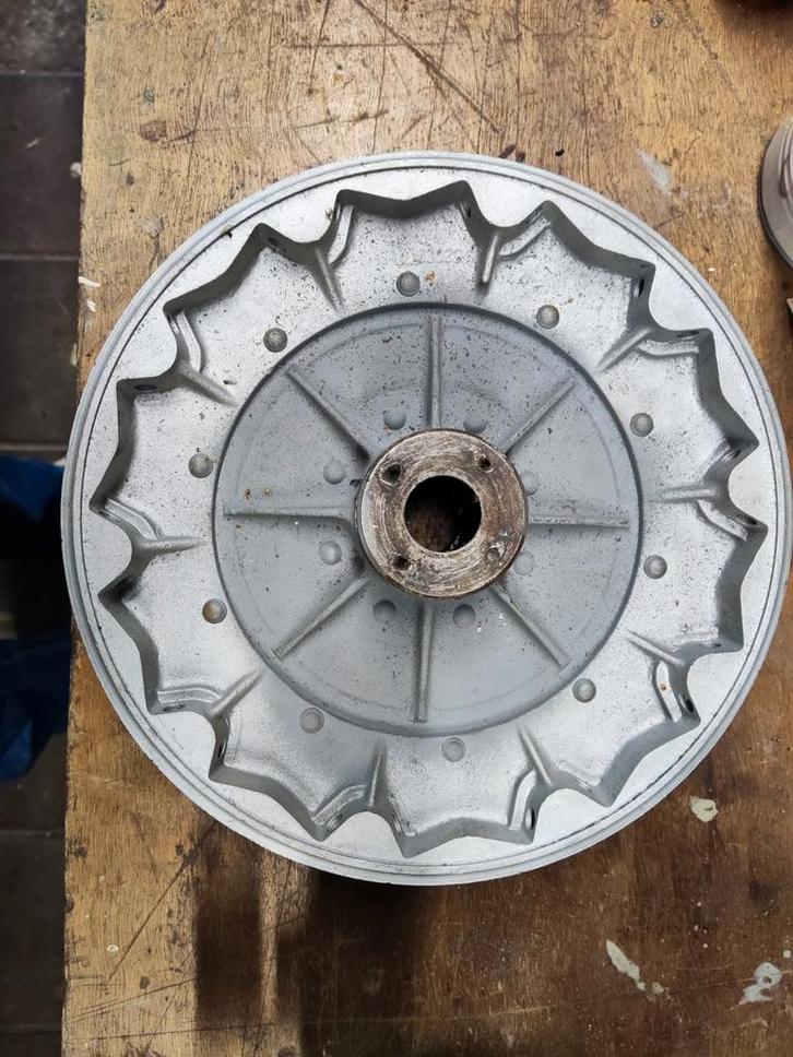 BMW Swingarm Naaf met scheurtje - R50 R60 R69s etc, Motoren, Onderdelen | Oldtimers, Gebruikt, Ophalen of Verzenden