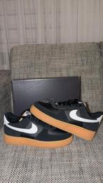 Nike Air Force 1 One '07 Black Summit White Maat 42.5 Nieuw, Zwart, Nike, Nieuw, Ophalen of Verzenden