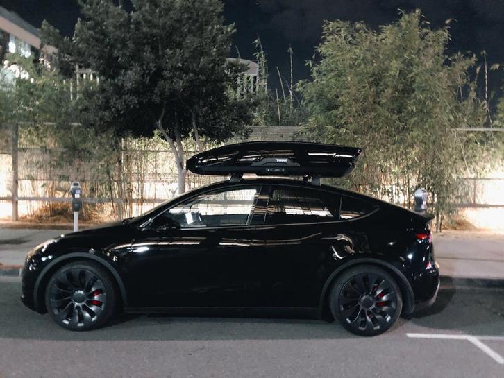 Te huur Dakkoffer Thule XT Sport + Tesla Model 3 dakdragers, Auto diversen, Dakdragers, Zo goed als nieuw, Ophalen