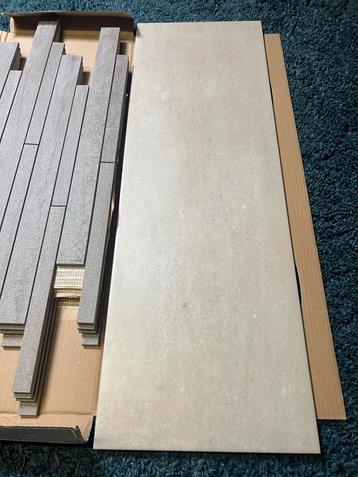 Restpartij beige tegels beschikbaar voor biedingen