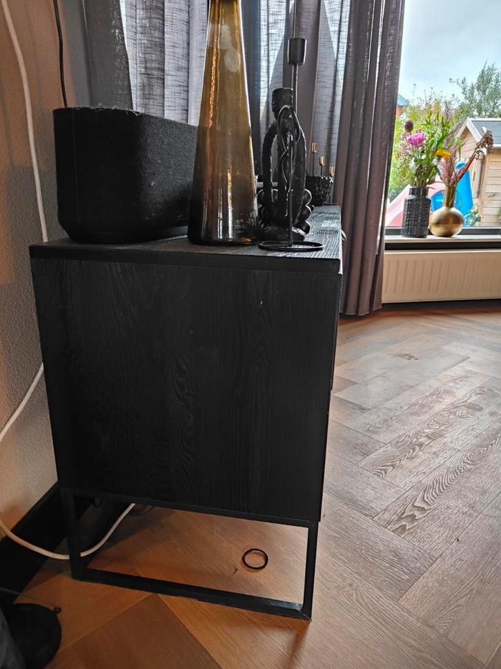 WOOOD Silas TV-meubel - Zwart Essenhout - Zo goed als nieuw!, Huis en Inrichting, Kasten | Televisiemeubels, Ophalen