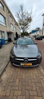 Mercedes-Benz A-Klasse A 160 109pk 2019 Grijs, Auto's, Mercedes-Benz, Voorwielaandrijving, Zwart, 4 cilinders, Leder en Stof