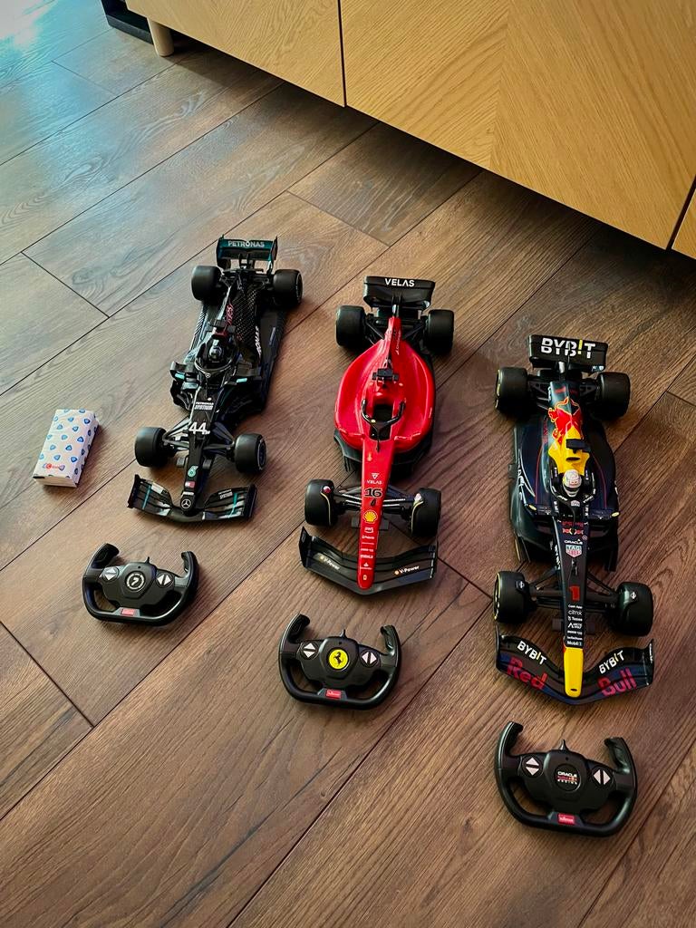 3x 1:12 Formule 1 RC auto (Verstappen | Hamilton | Leclerc), Ophalen of Verzenden, Gebruikt, Auto