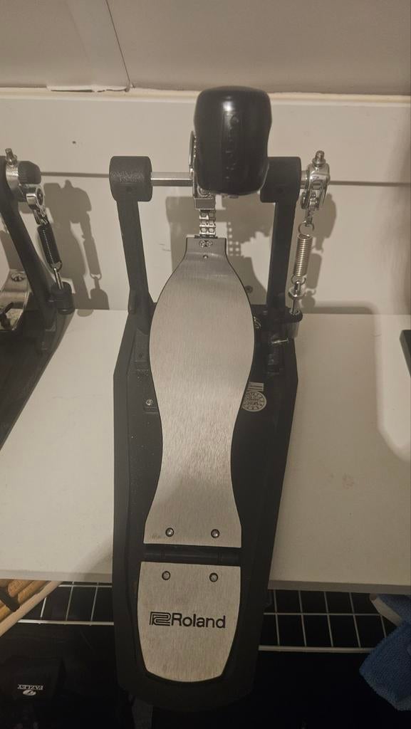 Roland bassdrum pedaal met Noise Eater, Ophalen, Drums of Percussie