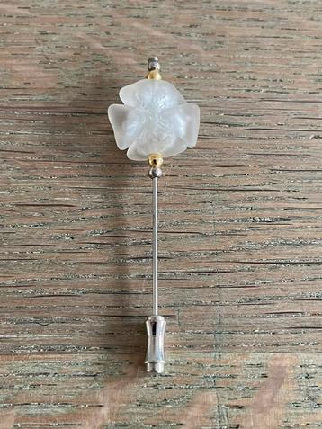 Vintage matglazen, heldere Lucite Hibiscus hoedenspeld beschikbaar voor biedingen