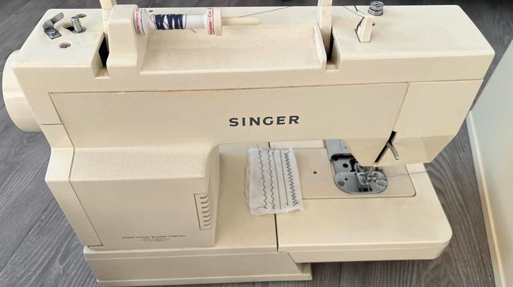 Naaimachine Singer Samba de Luxe 4530C, Hobby en Vrije tijd, Naaimachines en Toebehoren, Gebruikt, Naaimachine, Singer, Ophalen of Verzenden