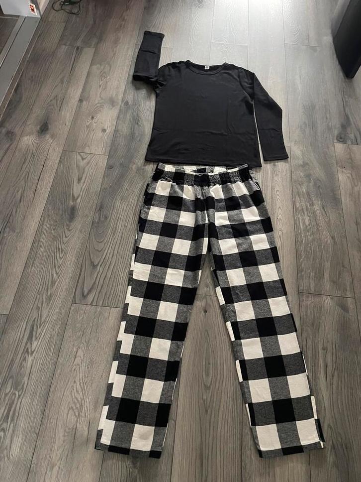 Z.g.a.n zwarte geblokte Hema Pyjama + Zwart Nachthemd maat M, Kleding | Dames, Pyjama's, Zo goed als nieuw, Maat 38/40 (M), Ophalen