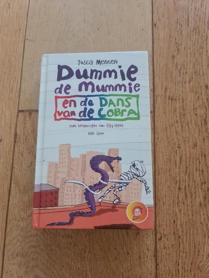 Dummie de Mummie en de dans van de cobra., Boeken, Humor, Zo goed als nieuw, Verhalen, Ophalen of Verzenden