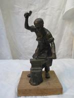 Bronzen beeldje van een smid, Verzamelen, Ophalen of Verzenden, Gebruikt, Mens
