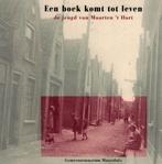 Een boek komt tot leven. De jeugd van Maarten 't Hart., Ophalen of Verzenden, Nieuw, Nederland