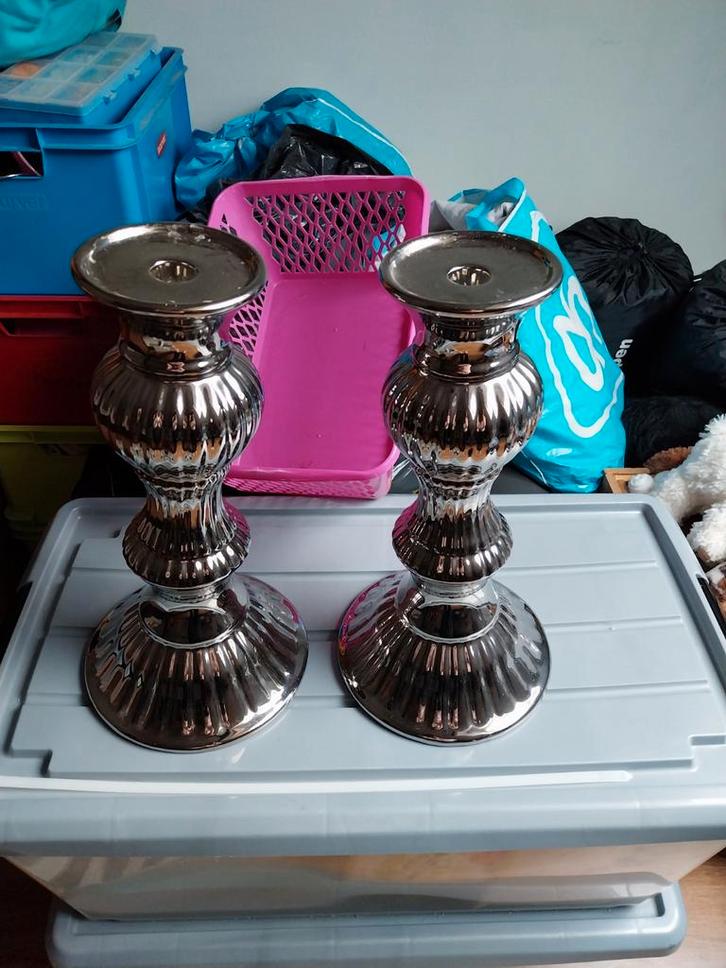 Set van 2 zilverkleurige kandelaars, Huis en Inrichting, Woonaccessoires | Kandelaars en Kaarsen, Zo goed als nieuw, Kandelaar