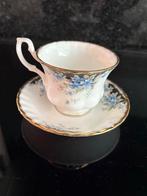 Royal Albert antieke kop en schotel met blauwe bloemen, Antiek en Kunst, Ophalen