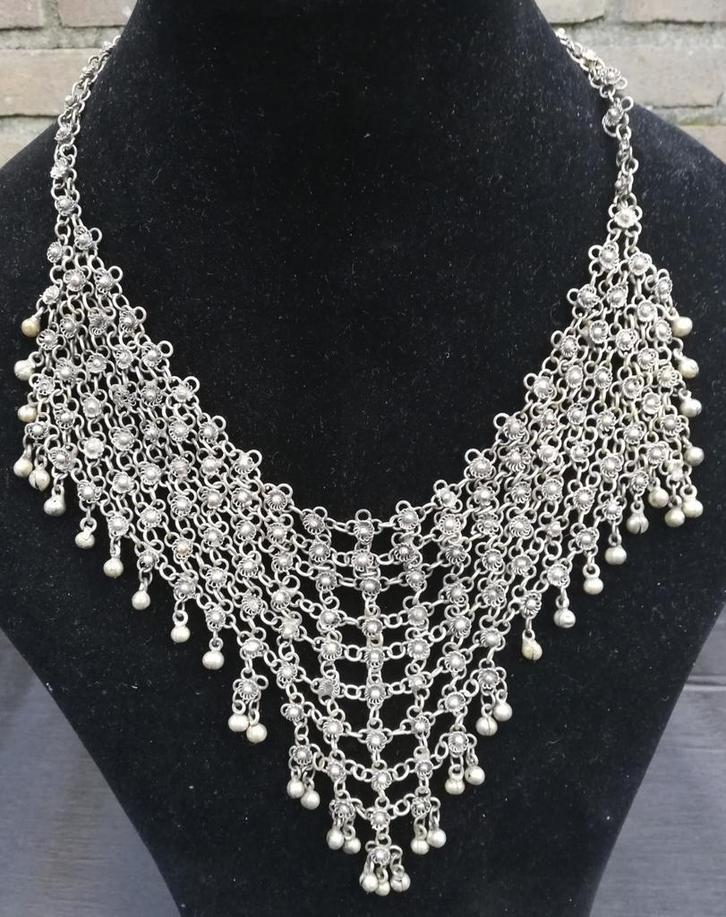 Collier. India. Metaal. Silverplated. Handmade., Hobby en Vrije tijd, Kralen en Sieraden maken, Zo goed als nieuw, Overige typen