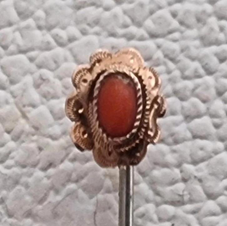 585 bloedkoraal 14 karaat goud speld, Sieraden, Tassen en Uiterlijk, Broches, Zo goed als nieuw, Goud, Goud, Minder dan 4 cm, Ophalen of Verzenden