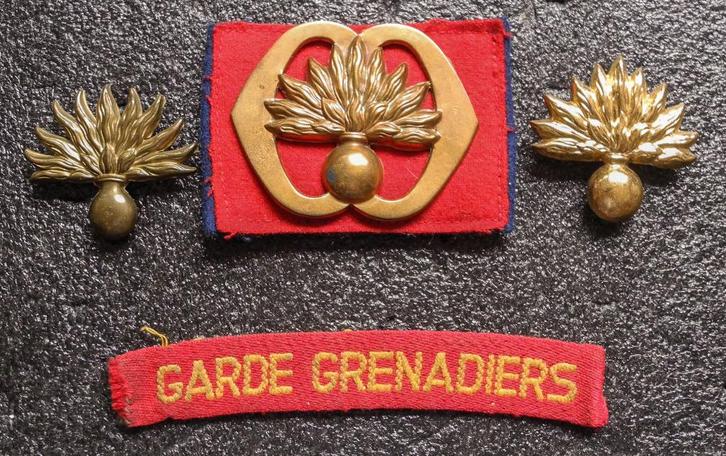 Grenadiers Setje 4, Verzamelen, Militaria | Algemeen, Landmacht, Embleem of Badge, Nederland, Verzenden