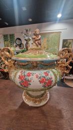 Barok dekschaal/vaas op voet met rozen en gouden details, Antiek en Kunst, Antiek | Keramiek en Aardewerk, Ophalen of Verzenden