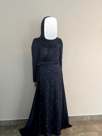 Feestelijke jurk donkerblauw satijn maat 40/42 beschikbaar voor biedingen