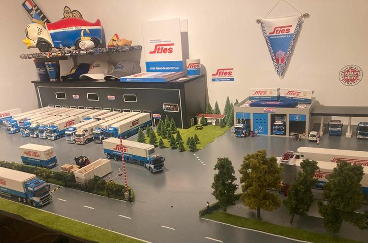 Te koop Tekno WSI Sties / Nor Cargo, Hobby en Vrije tijd, Modelauto's | 1:50, Zo goed als nieuw, Bus of Vrachtwagen, Tekno, Ophalen