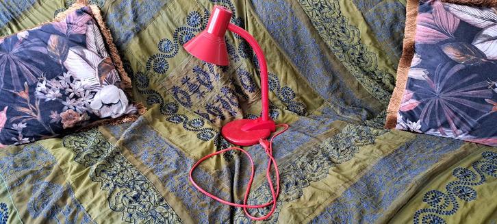 te koop rode burolamp 40 cm hoog met veer om alle kanten ze, Huis en Inrichting, Lampen | Tafellampen, Nieuw, Minder dan 50 cm