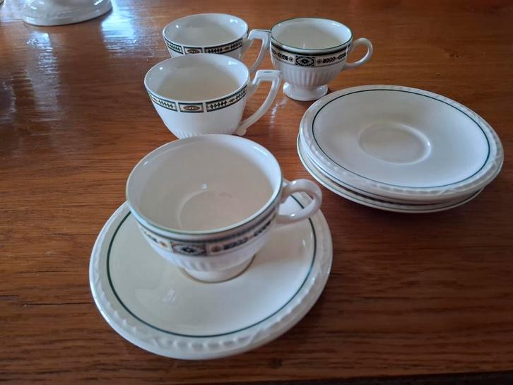 4 Wedgwood Kop en Schotels - Queen's Ware, Huis en Inrichting, Keuken | Servies, Zo goed als nieuw, Kop(pen) en/of Schotel(s)