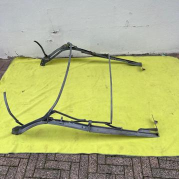 VW Super Beetle 1302 72 ALLEEN cabrioletframe beschikbaar voor biedingen