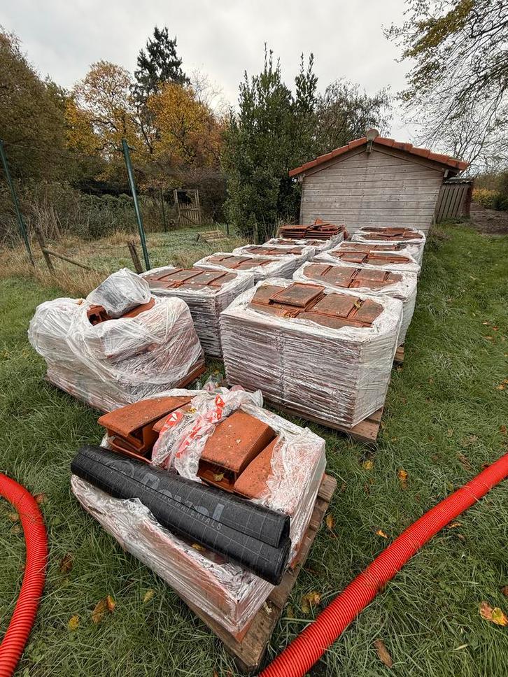 Dakpannen - 13,5 Pallets, Doe-het-zelf en Verbouw, Dakpannen en Dakbedekking, Gebruikt, Dakpannen, Steen of Klei, Rood, 15 m² of meer