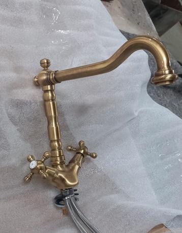 Zo goed als nieuw bronzen keuken of wastafel kraan beschikbaar voor biedingen