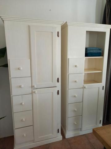 Houten badkamerkasten. Prijs is per stuk beschikbaar voor biedingen