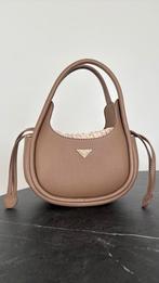 Prada bag, Ophalen of Verzenden, Zo goed als nieuw, Zwart, Handtas
