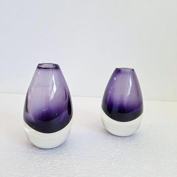 Set van vintage 2 paarse murano glazen vazen beschikbaar voor biedingen