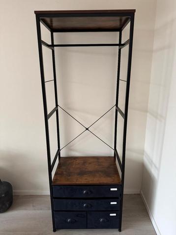 Kleding kast met lades