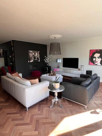 Wit hang dressoir beschikbaar voor biedingen