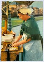 Scheveningse vrouw aan de haringkar Klederdracht, Ophalen of Verzenden, 1960 tot 1980, Ongelopen, Zuid-Holland