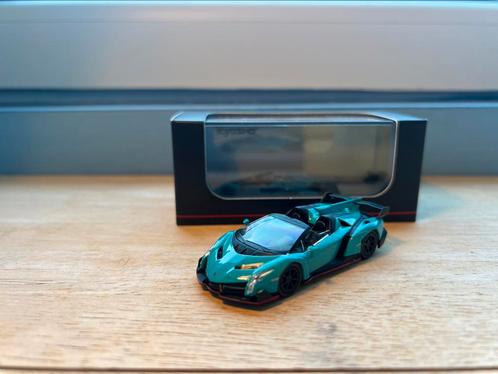 Kyosho Lamborghini Veneno Roadster Blue w/ Red Line, Hobby en Vrije tijd, Modelauto's | Overige schalen, Zo goed als nieuw, Ophalen of Verzenden