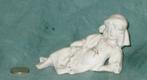 Antiek biscuit porseleinen beeldje Liggend meisje ca. 1900, Ophalen of Verzenden