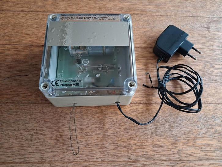VSB elektronische kippendeur opener met lichtsensor, Dieren en Toebehoren, Pluimvee | Toebehoren, Zo goed als nieuw, Kippenhok of Kippenren