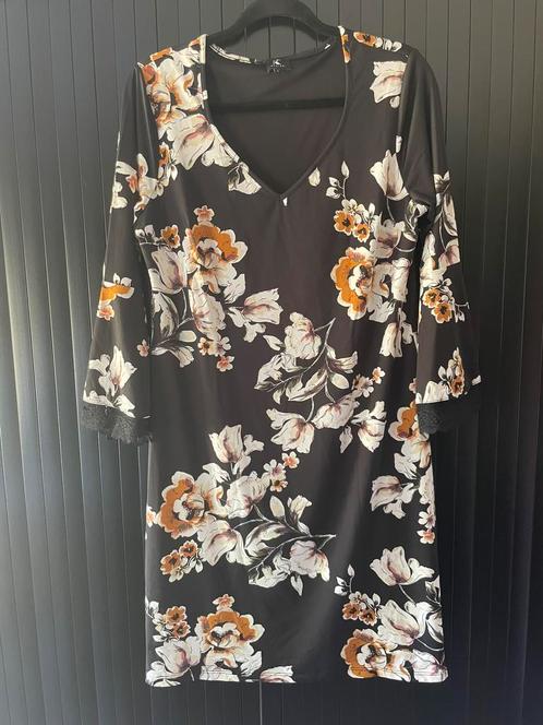 Stijlvol jurkje K-Design trompetmouw L zgan, Kleding | Dames, Jurken, Zo goed als nieuw, Maat 42/44 (L), Overige kleuren, Boven de knie