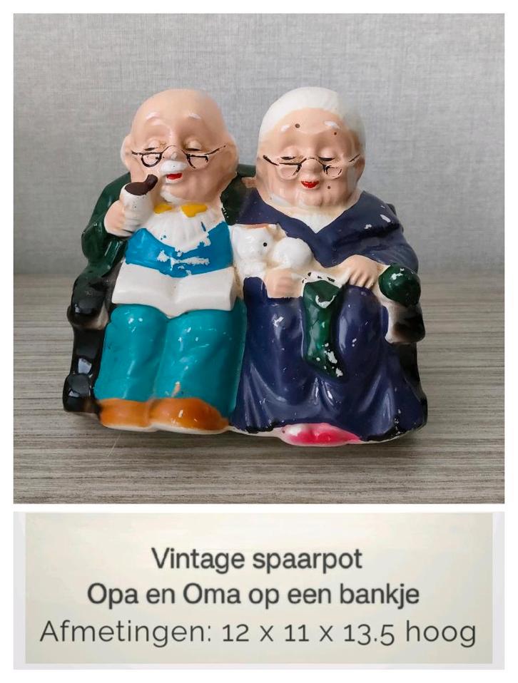 Vintage spaarpot - Opa-Oma op een bankje, Antiek en Kunst, Curiosa en Brocante, Ophalen